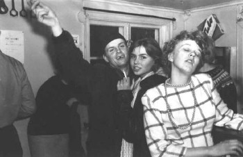 Högberg, Ester och Yvonne festar i kåken